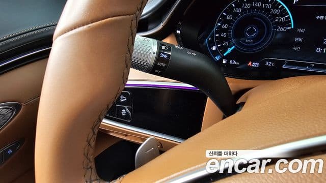 Genesis GV70 2023 — ფოტო 12/33