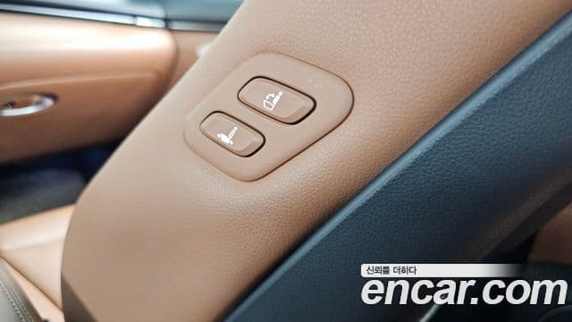 Genesis GV70 2023 — ფოტო 23/33