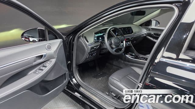 Hyundai Sonata 2022 — ფოტო 8/20
