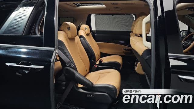 Kia Carnival 2022 — фото 11 из 20