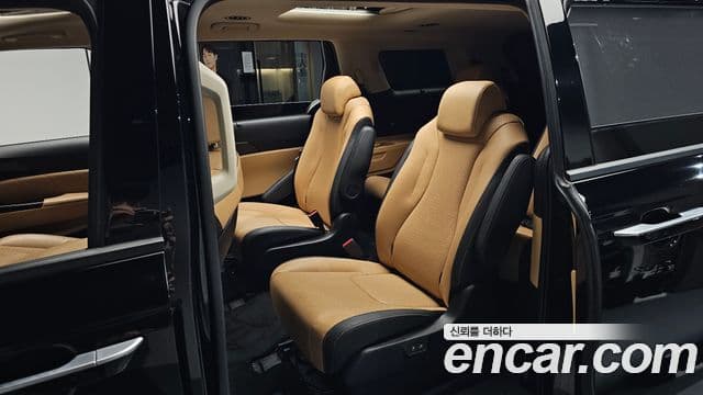 Kia Carnival 2022 — фото 12 из 20