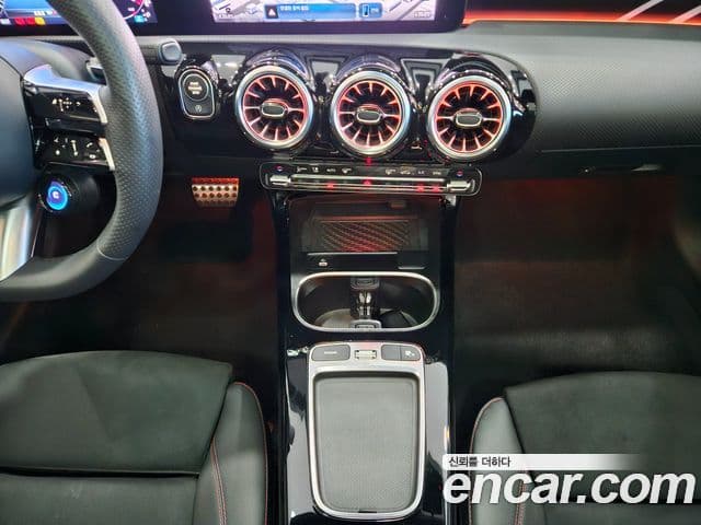 Mercedes-Benz A-Class 2025 — ფოტო 8/16