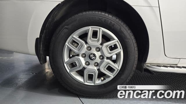 Hyundai Staria 2025 — ფოტო 5/20