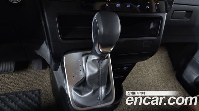 Hyundai Staria 2025 — ფოტო 9/20