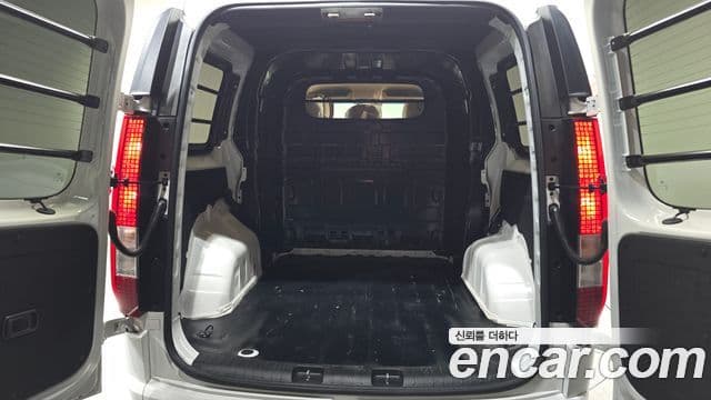 Hyundai Staria 2025 — ფოტო 17/20