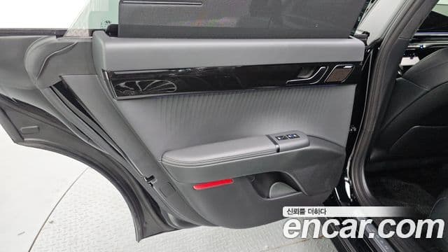 Hyundai Grandeur Hybrid 2025 — Photo 15/30