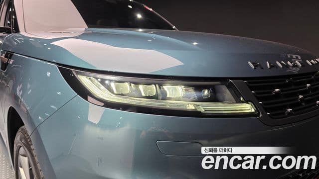 Land Rover Range Rover Sport 2023 — Photo 25/31