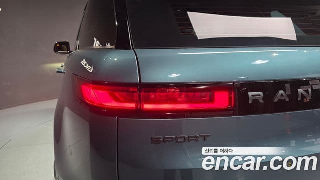 Land Rover Range Rover Sport 2023 — Photo 3/31