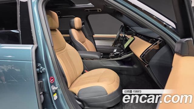 Land Rover Range Rover Sport 2023 — Photo 14/31