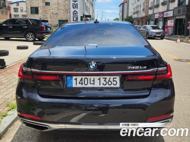 BMW 7 Series 2021 — фото 4 из 5