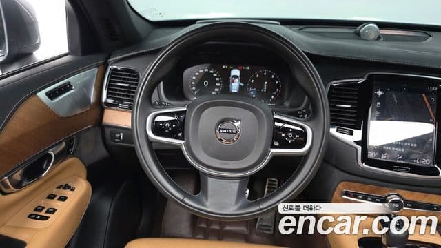 Volvo XC90 2020 — ფოტო 13/20
