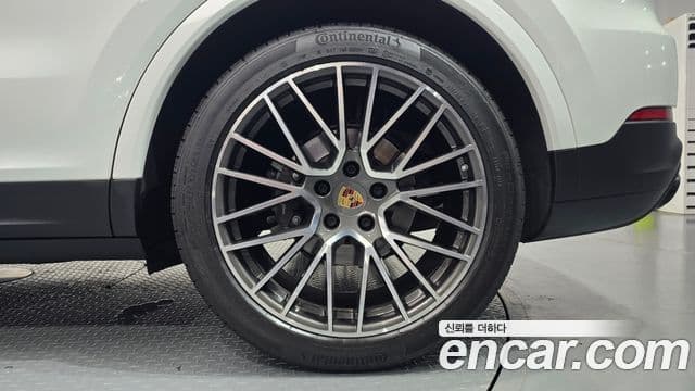 Porsche Cayenne 2022 — Photo 22/30
