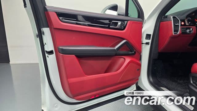Porsche Cayenne 2022 — Photo 19/30