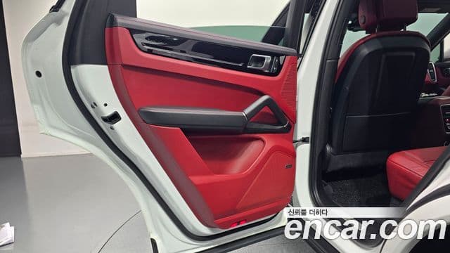 Porsche Cayenne 2022 — Photo 5/30