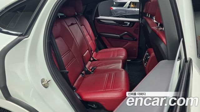 Porsche Cayenne 2022 — Photo 17/30