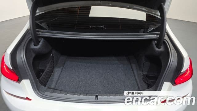BMW 3 Series 2019 — ფოტო 17/20