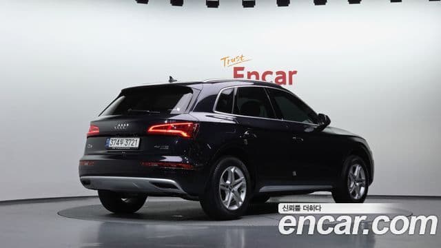 Audi Q5 2020 — Фото 2/20