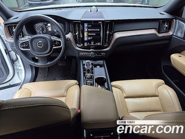 Volvo XC60 2021 — Şəkil 9/19