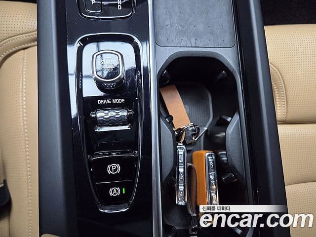 Volvo XC60 2021 — Şəkil 14/19