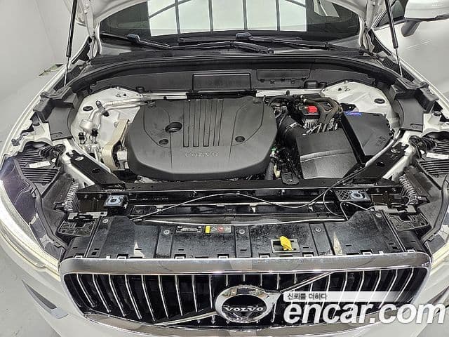 Volvo XC60 2021 — Şəkil 17/19