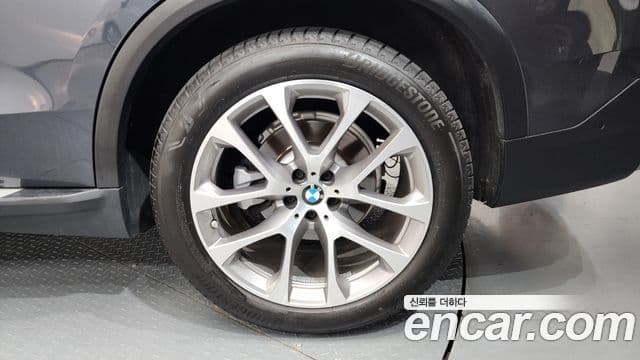 BMW X5 2019 — ფოტო 20/37