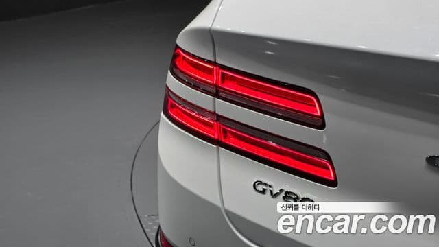 Genesis GV80 2021 — ფოტო 22/34