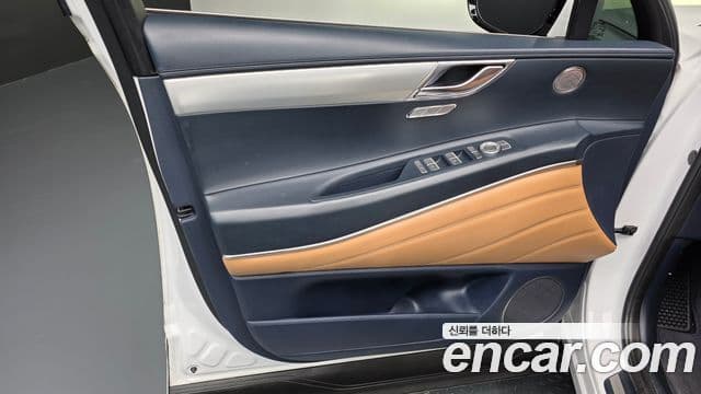 Genesis GV80 2021 — ფოტო 29/34