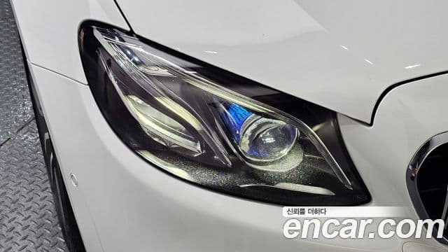 Mercedes-Benz E-Class 2020 — ფოტო 6/38
