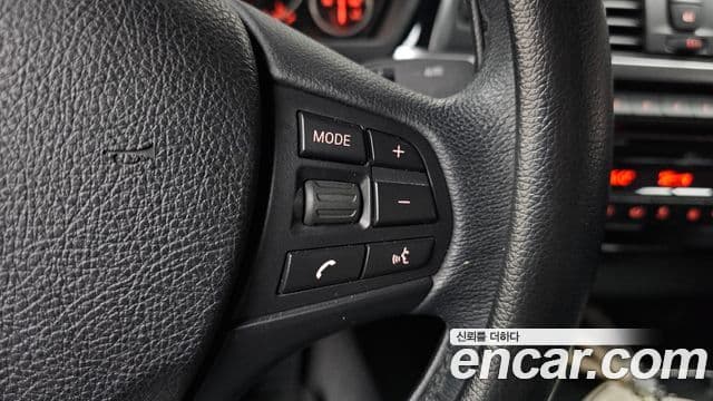 BMW 3 Series 2018 — фото 15 из 20