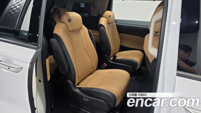 Kia Carnival 2022 — фото 12 из 20