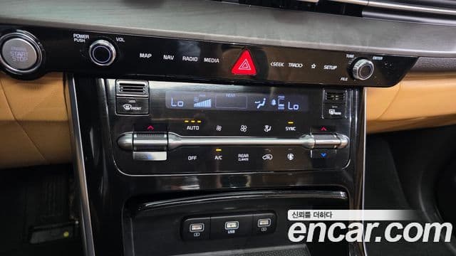 Kia Carnival 2022 — ფოტო 17/20