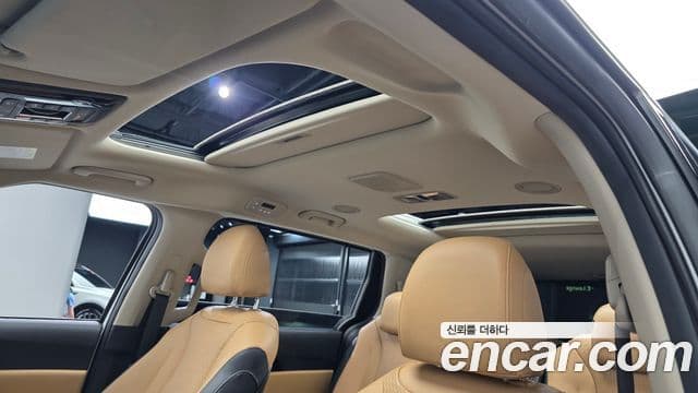 Kia Carnival 2022 — ფოტო 19/20
