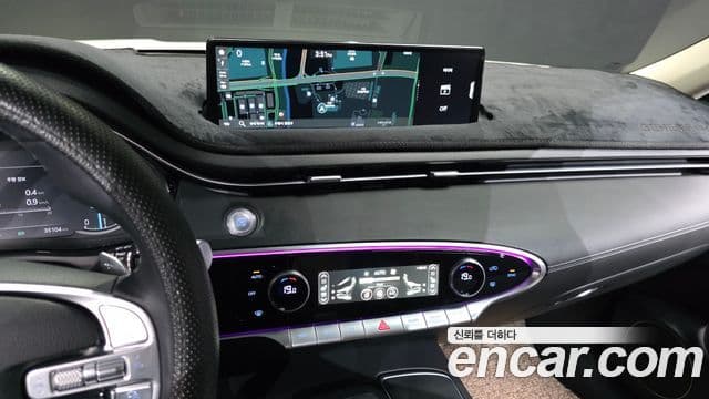 Genesis GV70 2021 — ფოტო 14/20