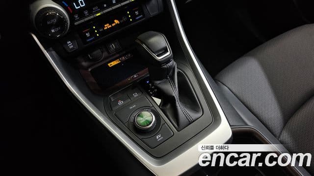 Toyota RAV4 2025 — ფოტო 7/20