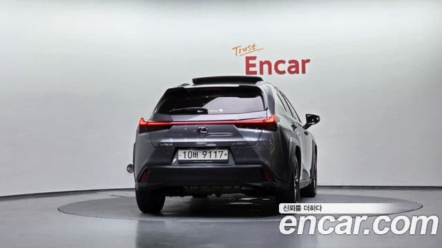 Lexus UX250h 2019 — ფოტო 4/20