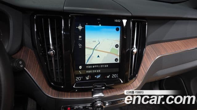 Volvo XC60 2018 — Şəkil 14/20
