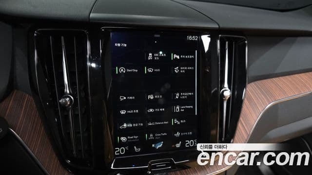 Volvo XC60 2018 — Şəkil 16/20