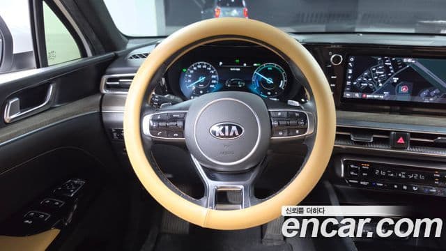 Kia K5 2021 — ფოტო 13/20