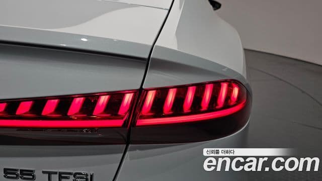 Audi A7 2022 — ფოტო 33/39