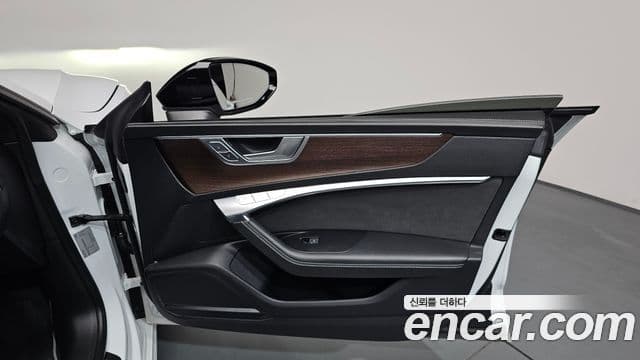 Audi A7 2022 — ფოტო 25/39