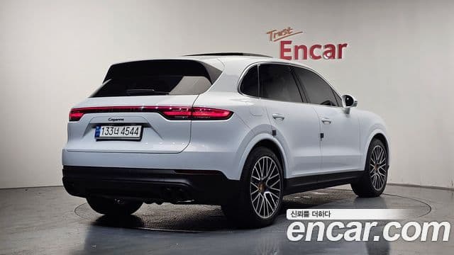 Porsche Cayenne 2023 — ფოტო 2/20