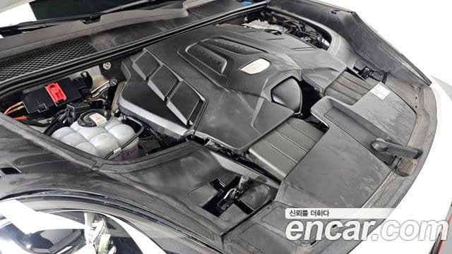 Porsche Cayenne 2023 — ფოტო 6/20