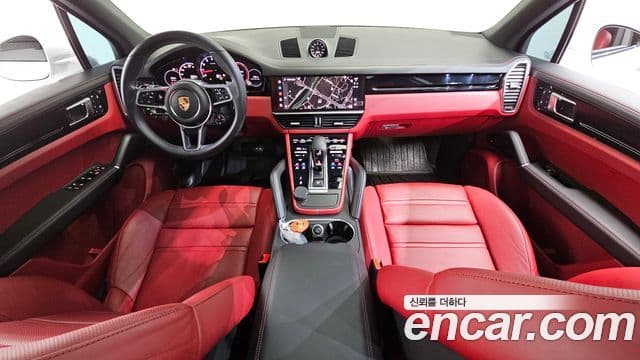 Porsche Cayenne 2023 — ფოტო 7/20