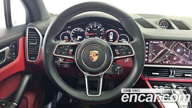Porsche Cayenne 2023 — ფოტო 13/20