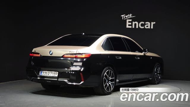 BMW 7 Series 2023 — ფოტო 2/20