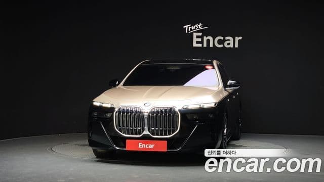 BMW 7 Series 2023 — ფოტო 3/20