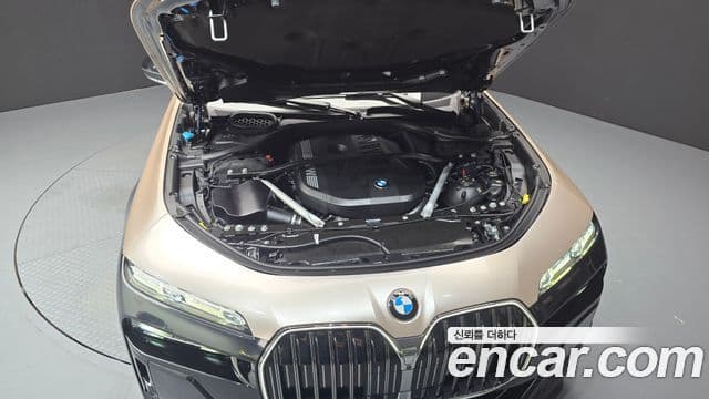 BMW 7 Series 2023 — ფოტო 6/20
