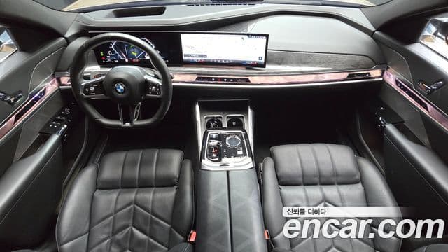 BMW 7 Series 2023 — ფოტო 7/20