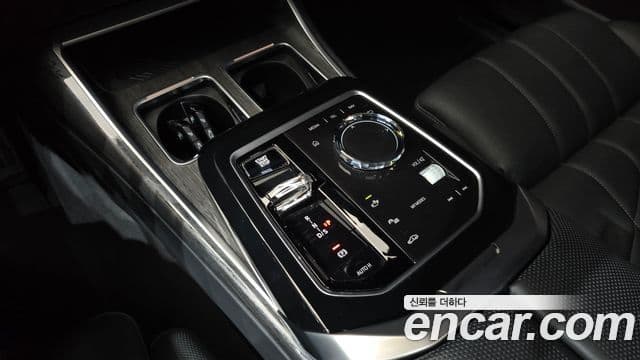 BMW 7 Series 2023 — ფოტო 9/20