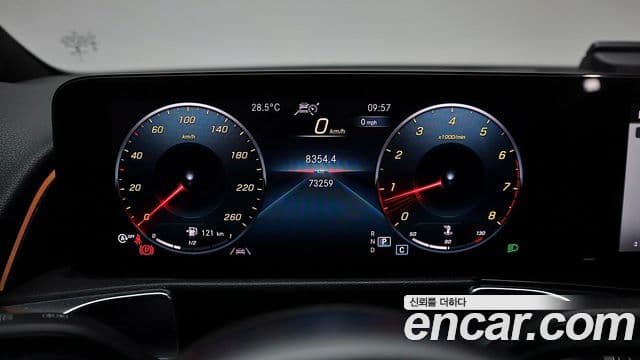 Mercedes-Benz GLB-Class 2021 — Şəkil 7/20